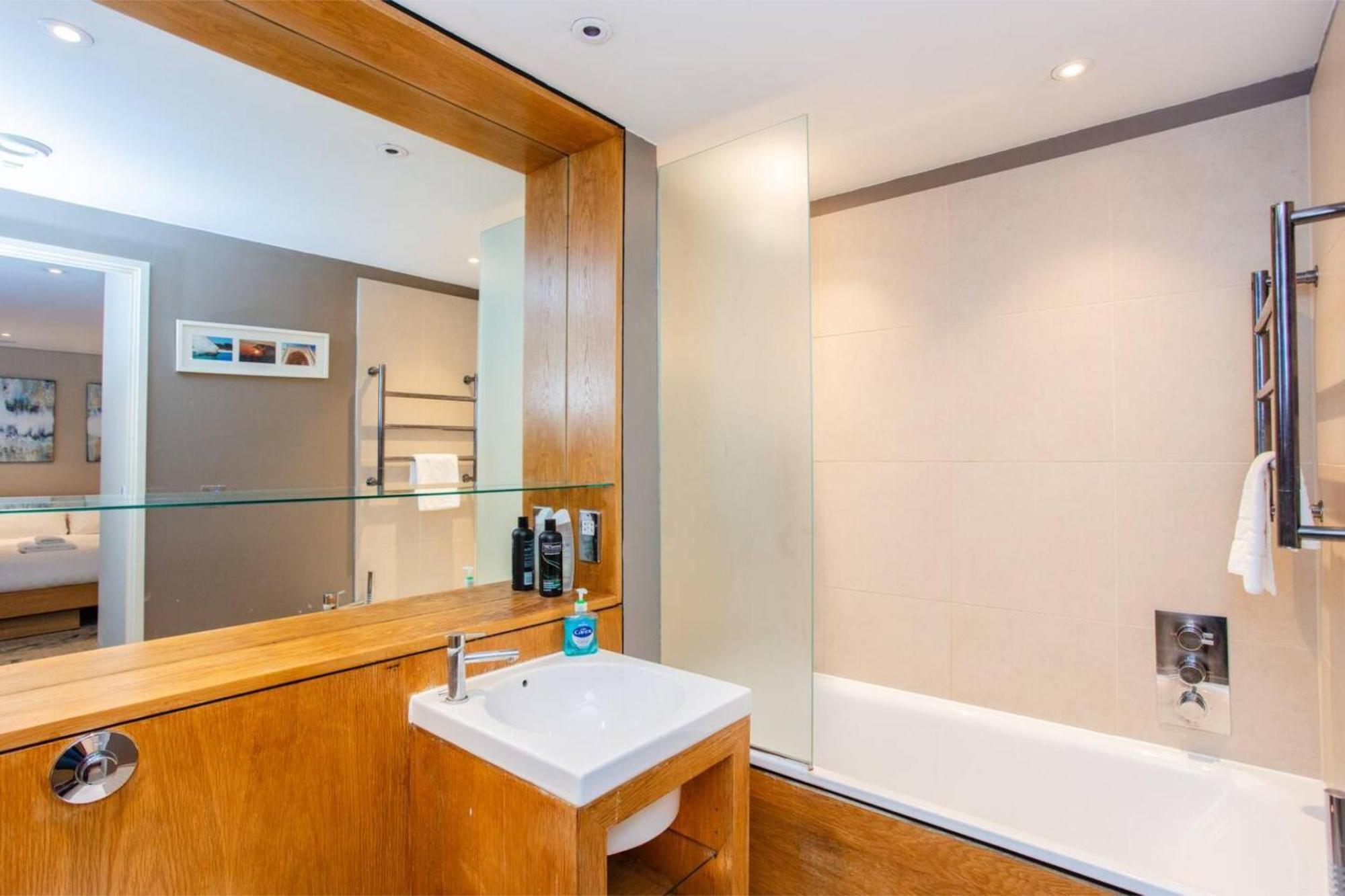 Modern 3 Bedroom Apartment In Paddington لندن المظهر الخارجي الصورة